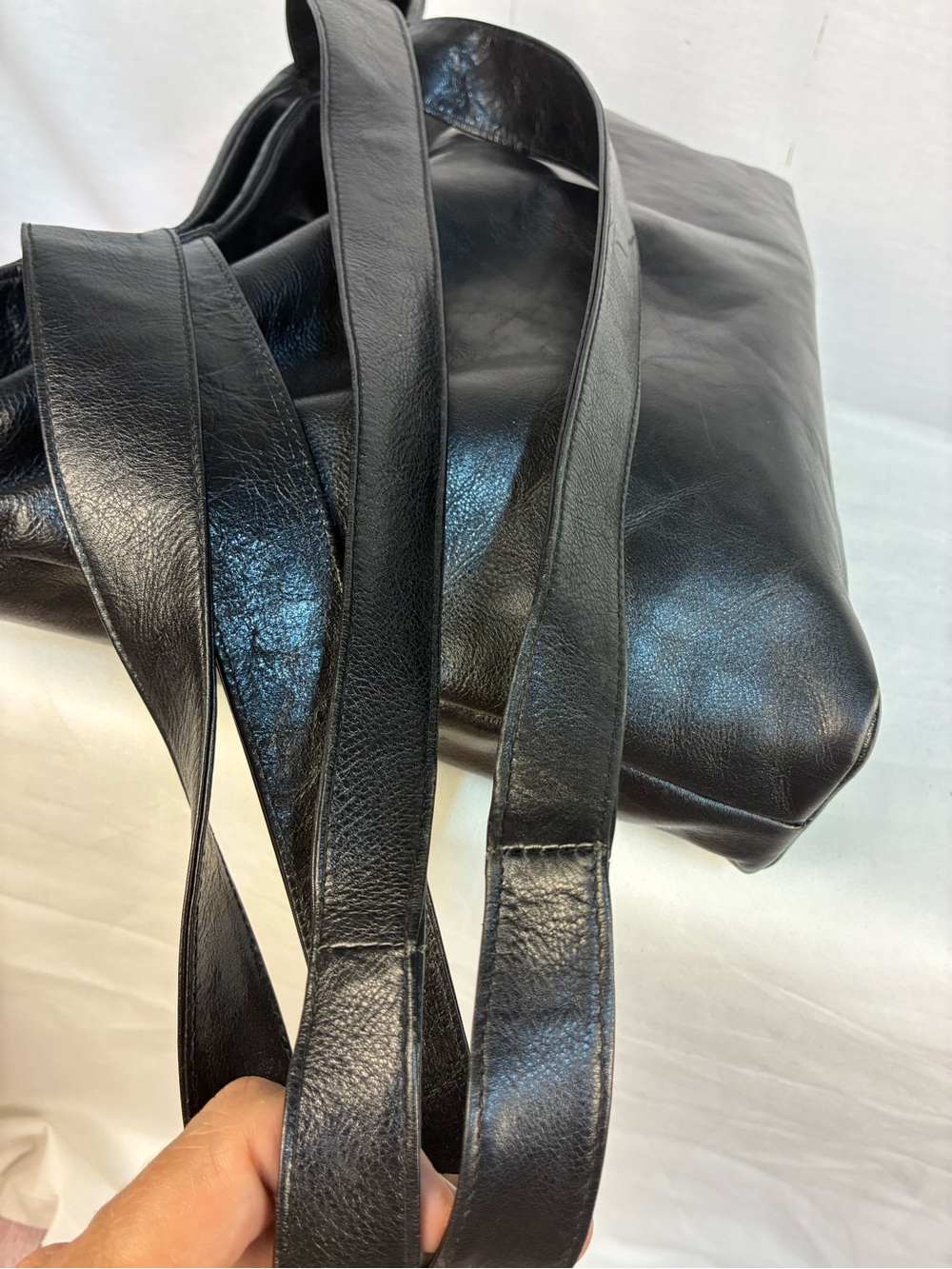 Neiman Marcus Made in Italy Black Leather Zipper Tote - Picture 2 of 10